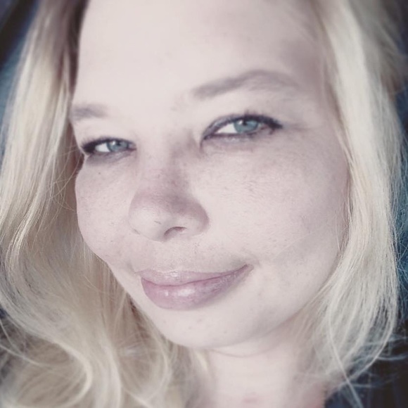 Meet your Posher, Robin - Picture 2 of 2